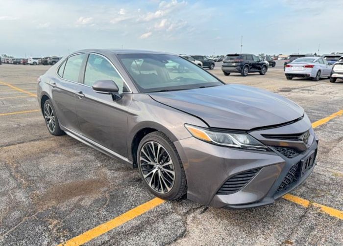 2018 TOYOTA CAMRY SE