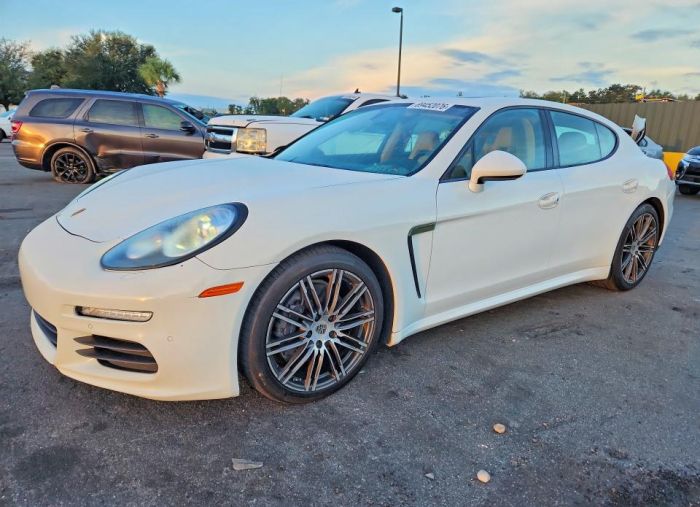 2015 PORSCHE PANAMERA 2